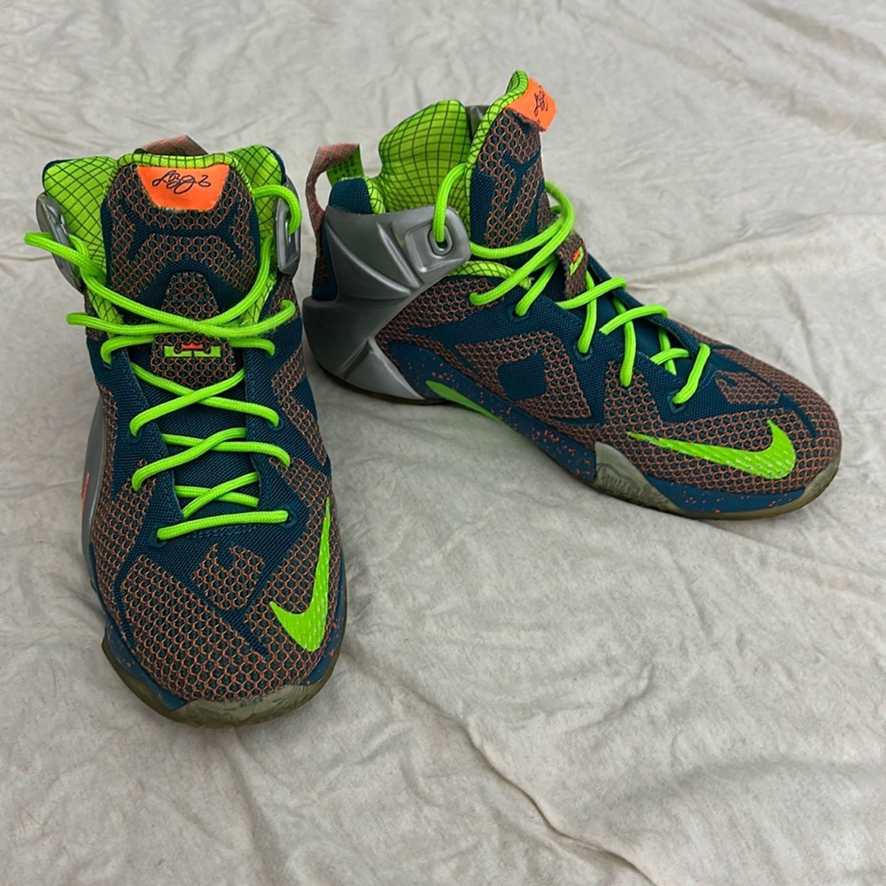Nike LeBron XII Youth basketball all shoes size 6Y